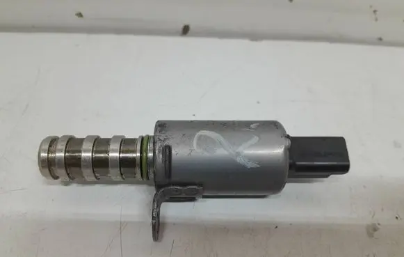 Peugeot 208 I Camshaft vanos timing valve V758776080 75877608002 758776080