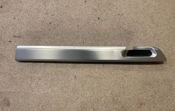 BMW 7 F01 F02 F03 F04 Front door trim bar 9147164