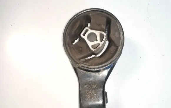 Chevrolet Cruze Gearbox mount V06360