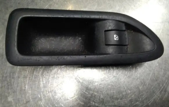 Renault Laguna II Electric window control switch 82000317494