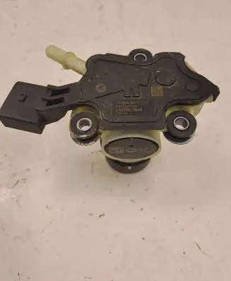 BMW X5 F15 Adblue pump F01C250142 4150717201642
