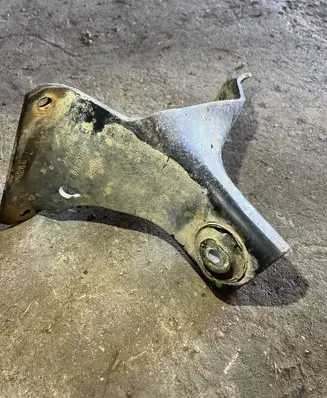 Dodge Nitro Front differential bracket 2003360