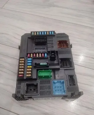 Peugeot 308 Comfort/convenience module 9807054180