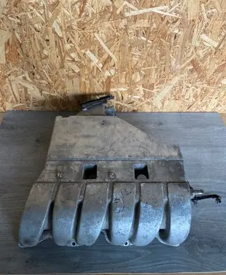 Volkswagen Golf III Intake manifold 021133223K