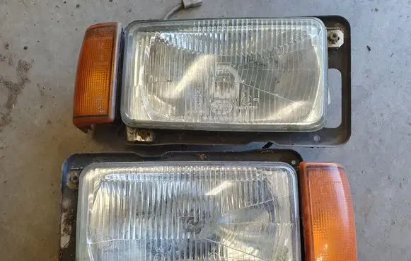 Volkswagen Jetta I Headlights/headlamps set 161941018B 161941043B 161953081