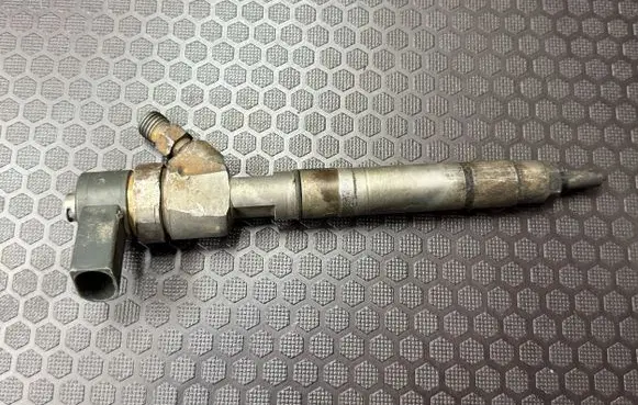 Mercedes-Benz C W203 Fuel injector A6110700987