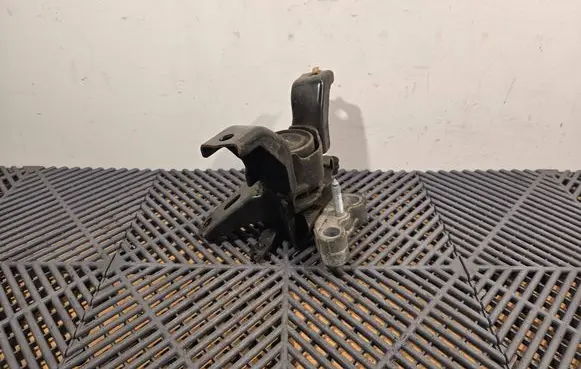 Toyota Auris E180 Engine mount bracket