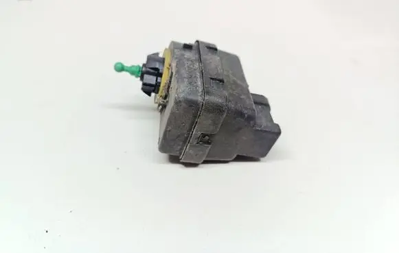 Headlight level adjustment motor