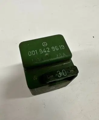 Mercedes-Benz E W124 Other relay 0015429619