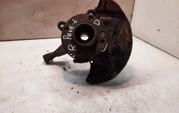Volkswagen PASSAT B4 Front wheel hub