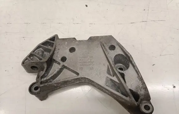 Volkswagen Arteon Engine mounting bracket 06J199207P