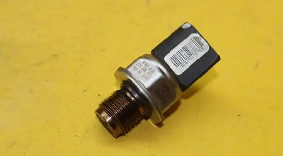 Volkswagen Crafter Fuel pressure sensor 076906051