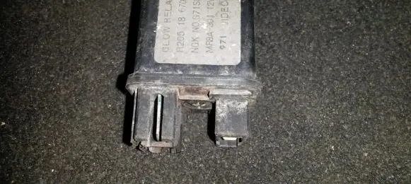 Renault Laguna I Glow plug pre-heat relay r20518670 mr8a-30112v