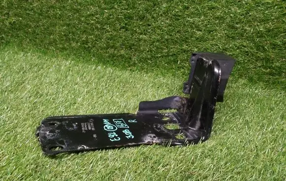 BMW 3 E92 E93 Radiator mount bracket 51647117 23781010