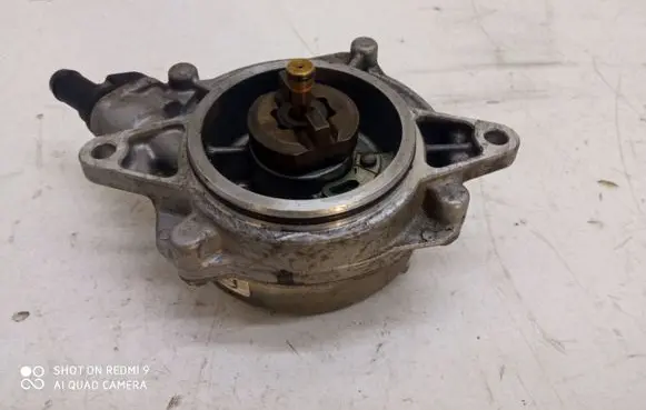 Audi A5 8T 8F Vacuum pump 057145100L