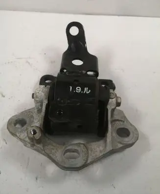 Mazda CX-3 Engine mount bracket