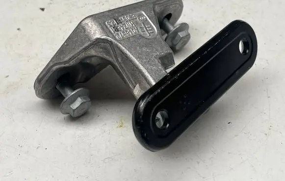 Audi A3 8Y Rear glass lock/latch Q303 A046572