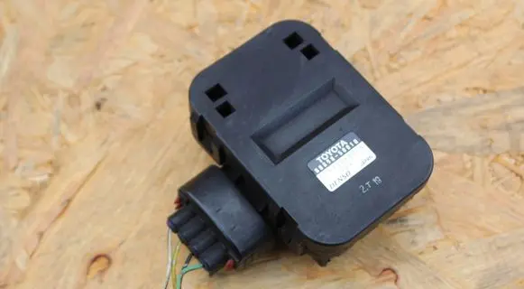 Lexus LS 430 Fan control module 8925730040