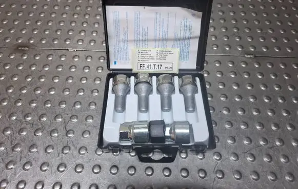 Fiat 500 Anti-theft wheel nuts and lock 50900711
