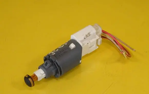 Renault Scenic II - Grand scenic II Brake pedal sensor switch 8200168238B