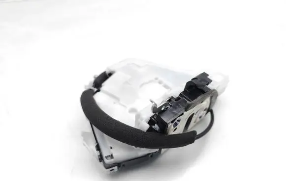 Nissan Juke II F16 Front door lock
