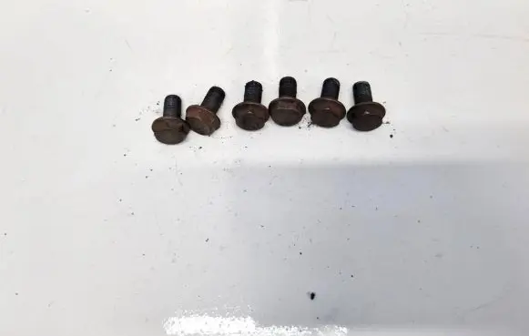 Volkswagen Golf V Nuts/bolts 