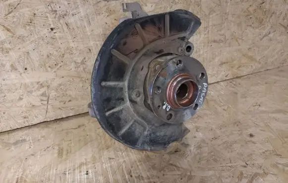 Volkswagen PASSAT B6 Front wheel hub 3C0407258