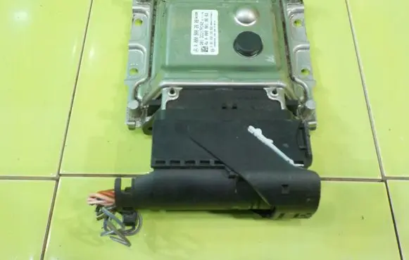 Mercedes-Benz E W212 Engine control unit/module A0009002608