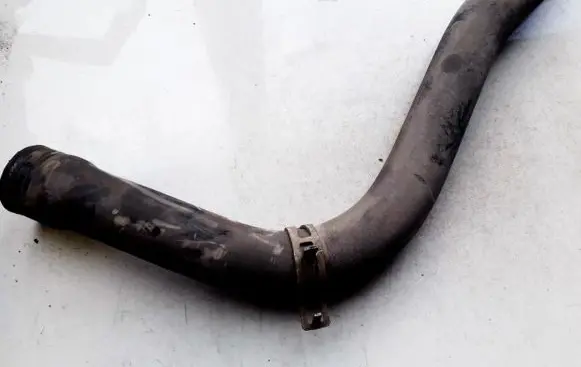 Volkswagen PASSAT B4 Engine coolant pipe/hose