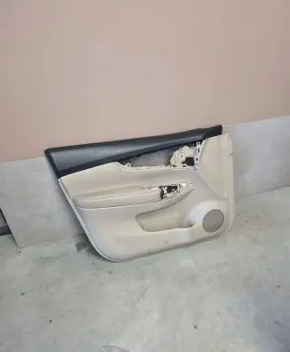 Nissan X-Trail T32 Front door card panel trim 809114CE0A