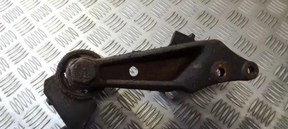 Mazda 626 Engine mount bracket