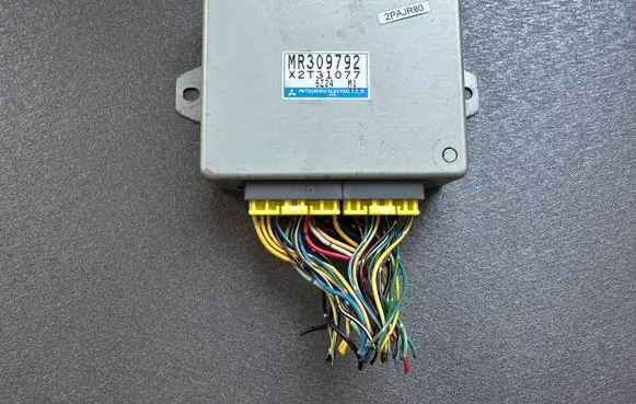 Mitsubishi Pajero ABS control unit/module MR309792