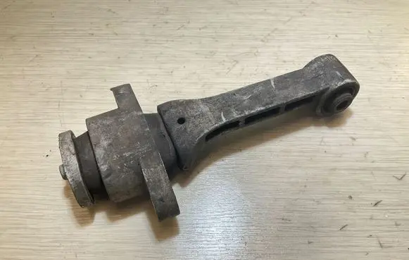 KIA Sportage Engine mount bracket