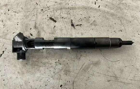 Mercedes-Benz C W204 Fuel injector R00002D DE29DH1 2PA5RUDAP3