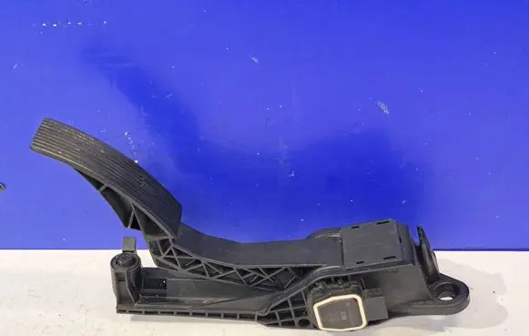 Mercedes-Benz ML W164 Accelerator throttle pedal A1643000004