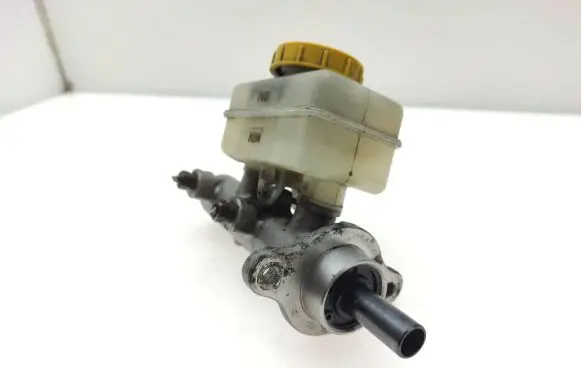 Subaru Outback Master brake cylinder