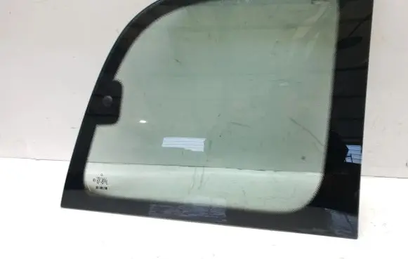 Mercedes-Benz Vaneo W414 Rear side window