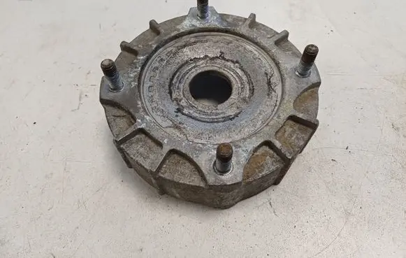 Volkswagen Touareg I Coil spring/strut mount 7L0412321
