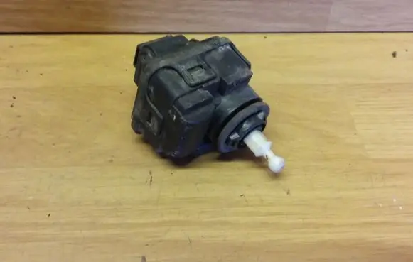 Audi A4 S4 B5 8D Headlight level adjustment motor 00728213