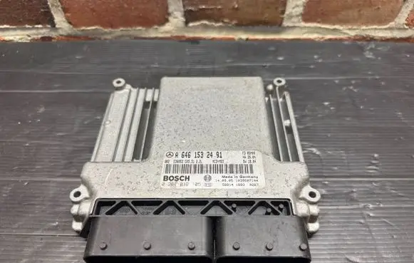 Mercedes-Benz Vito Viano W639 Engine control unit/module A6461532491 1039S07144 0281012105