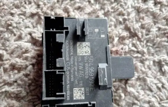Volkswagen PASSAT B8 Door control unit/module 5q4959592e