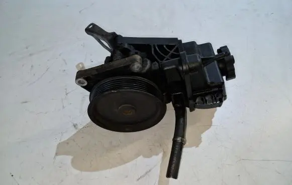 Mercedes-Benz E W212 Power steering pump A0064664801