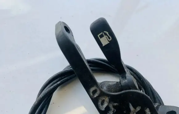 Lexus RX 300 Fuel tank opening switch 