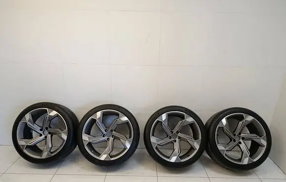 Audi Q8 e-tron R22 summer tire 4KE601025D