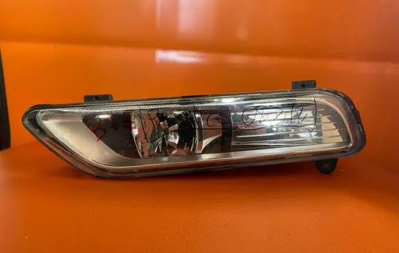 Volkswagen PASSAT B7 Front fog light 3AA941661 17662402