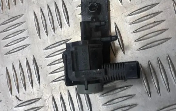 Audi A6 S6 C5 4B Turbo solenoid valve 1J0906283C