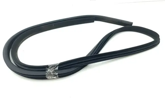 Maserati Quattroporte Front door rubber seal 