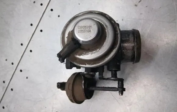 Skoda Octavia Mk2 (1Z) EGR valve 038131501M