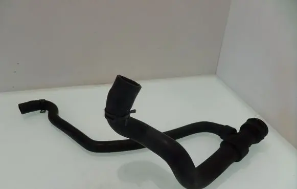 Volkswagen PASSAT B5 Engine coolant pipe/hose 8D0121055F