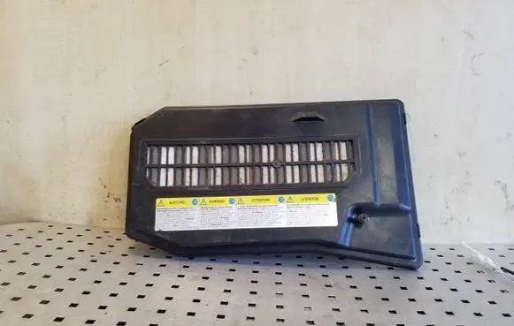 Volkswagen Touareg I Battery box tray cover/lid 7L0864643B